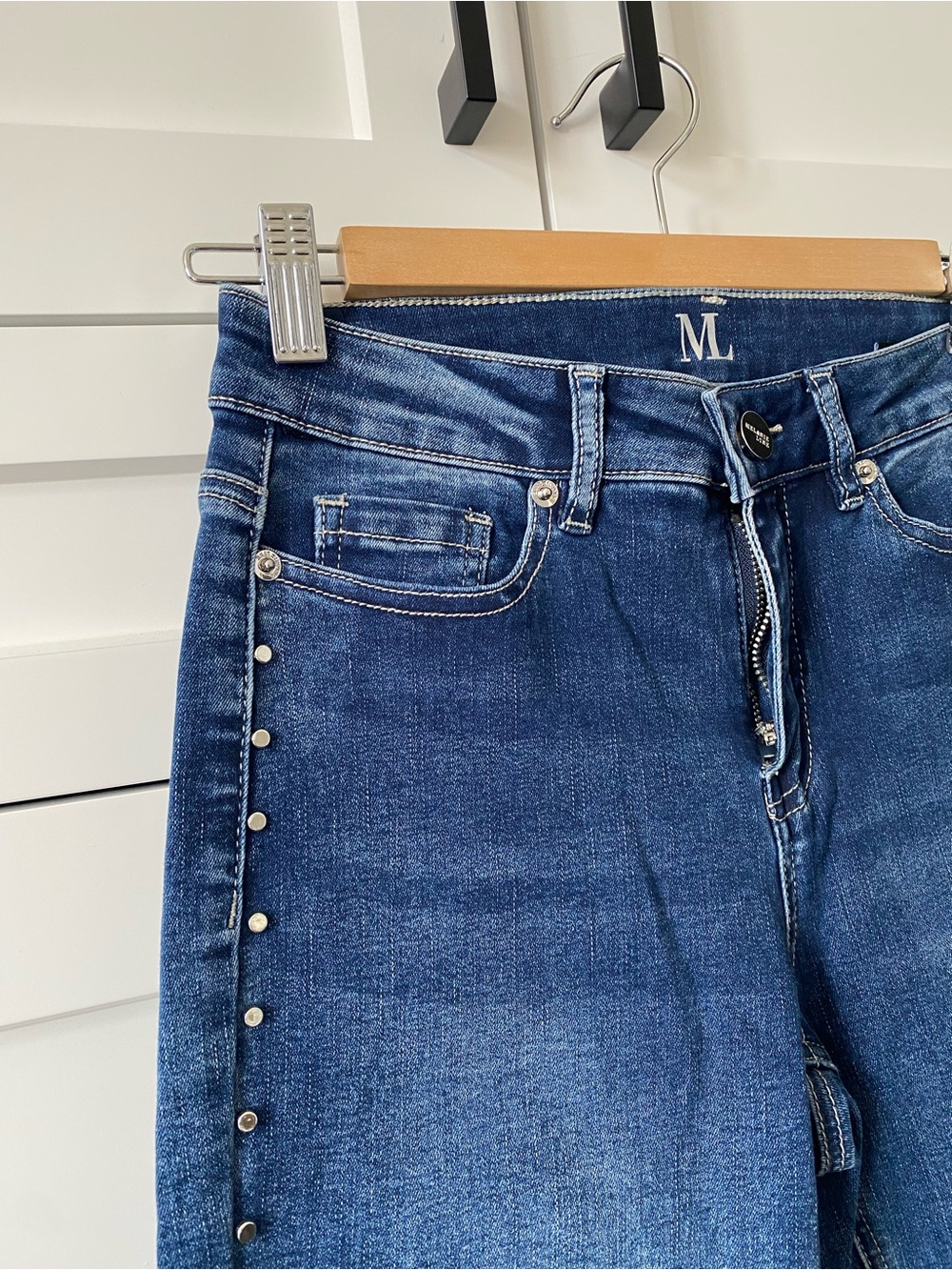 Stud-Trim High-Rise Skinny Jeans in Dark Blue - Picture 3 of 6